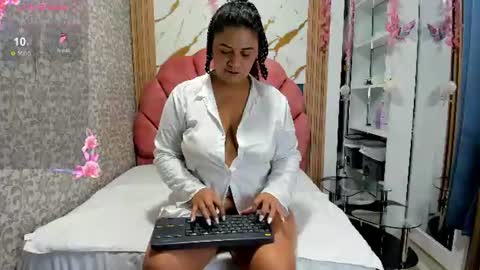 Costume lover online show from 07-21-26, 12:18