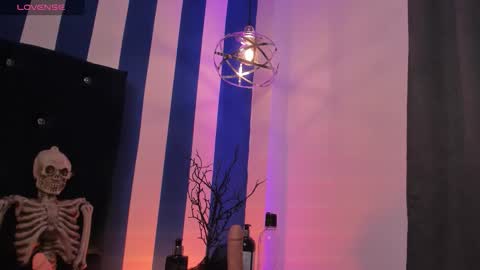 valeria_rouse28 online show from 10-31-25, 05:58