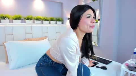 Snapshot of valeriagarciax chatting on 11-21-25, 12:04 ValeriaGarciax online show from 11-21-25, 12:04