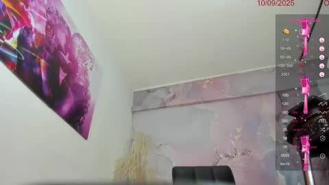 Snapshot of valeriaqueents chatting on 09-10-25, 01:33 online show from 09-10-25, 01:33