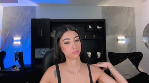 Snapshot of valeriavelvet chatting on 01-11-25, 06:12 Vale  online show from 01-11-25, 06:12