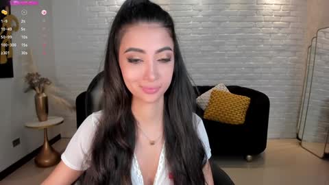 Snapshot of valeriavelvet chatting on 01-18-25, 05:59 Vale  online show from 01-18-25, 05:59