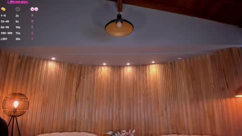 Snapshot of valeriavelvet chatting on 02-18-25, 02:59 Vale  online show from 02-18-25, 02:59