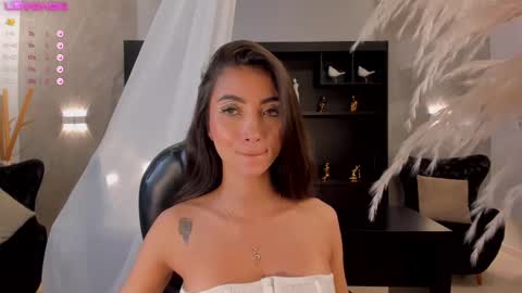 Snapshot of valeriavelvet chatting on 03-05-25, 06:01 Vale  online show from 03-05-25, 06:01