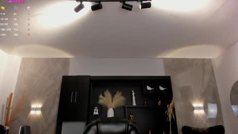 Snapshot of valeriavelvet chatting on 03-08-25, 03:02 Vale  online show from 03-08-25, 03:02