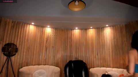 Snapshot of valeriavelvet chatting on 10-22-25, 12:05 Vale  online show from 10-22-25, 12:05