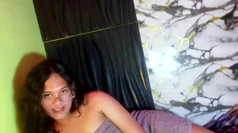 Snapshot of valerie_lure chatting on 07-05-26, 04:30 addy online show from 07-05-26, 04:30