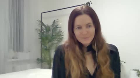 valerie_rose777 online show from 12-19-25, 08:49
