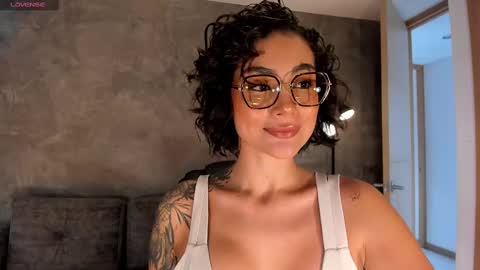 Snapshot of valerieaustin chatting on 10-31-25, 04:19 call me Val online show from 10-31-25, 04:19