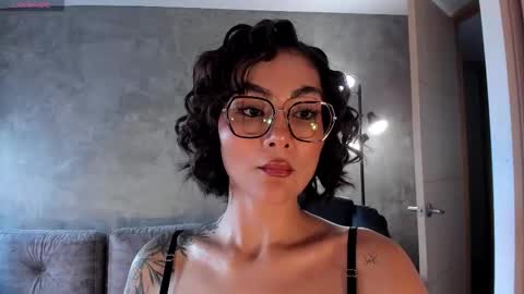 Snapshot of valerieaustin chatting on 11-26-25, 02:40 call me Val online show from 11-26-25, 02:40