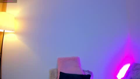 Snapshot of valery_kils chatting on 05-15-26, 12:39 VALERY online show from 05-15-26, 12:39