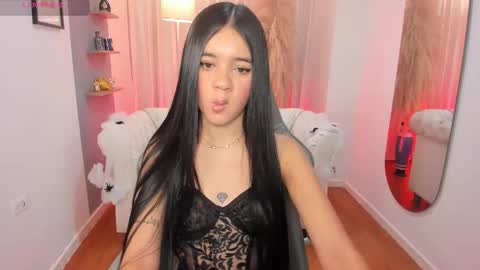 Snapshot of valery_lane chatting on 10-21-25, 11:22 Valery Lane online show from 10-21-25, 11:22