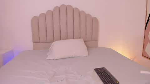 Snapshot of valery_santorini chatting on 05-19-26, 12:11 VALERY online show from 05-19-26, 12:11