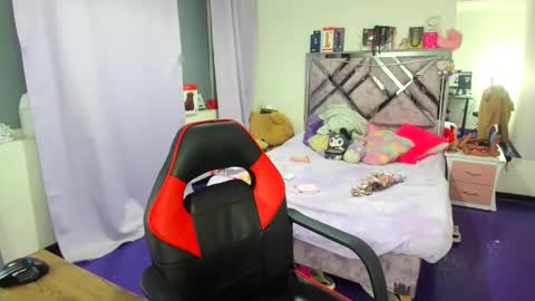Snapshot of valery_taylor_1 chatting on 05-19-26, 05:25 valery online show from 05-19-26, 05:25