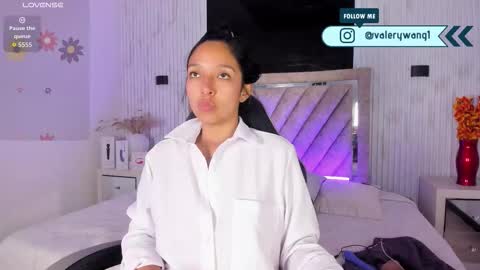 Snapshot of valery_wang chatting on 12-22-25, 11:51 Val online show from 12-22-25, 11:51