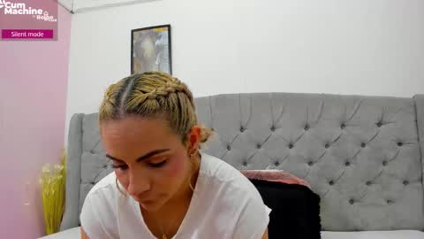 Snapshot of valesskahall chatting on 09-16-25, 12:06 Valesskahall online show from 09-16-25, 12:06