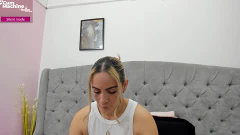 Snapshot of valesskahall chatting on 11-01-25, 12:07 Valesskahall online show from 11-01-25, 12:07