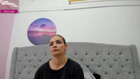 Snapshot of valesskahall chatting on 11-07-25, 12:27 Valesskahall online show from 11-07-25, 12:27