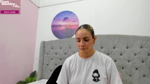 Snapshot of valesskahall chatting on 11-11-25, 12:16 Valesskahall online show from 11-11-25, 12:16