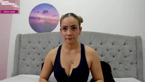 Snapshot of valesskahall chatting on 11-13-25, 12:04 Valesskahall online show from 11-13-25, 12:04