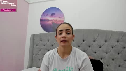 Snapshot of valesskahall chatting on 11-14-25, 12:15 Valesskahall online show from 11-14-25, 12:15