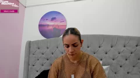 Snapshot of valesskahall chatting on 11-19-25, 11:54 Valesskahall online show from 11-19-25, 11:54