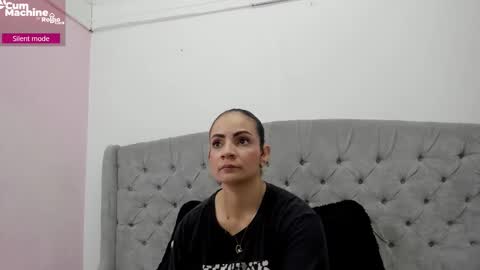 Snapshot of valesskahall chatting on 11-29-25, 12:08 Valesskahall online show from 11-29-25, 12:08