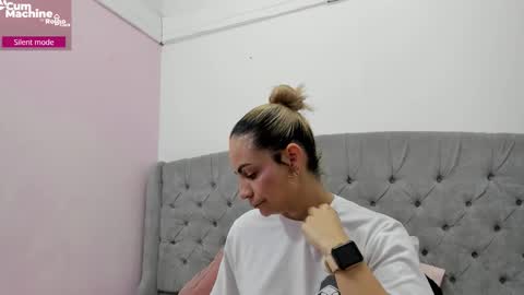 Snapshot of valesskahall chatting on 11-30-25, 12:09 Valesskahall online show from 11-30-25, 12:09