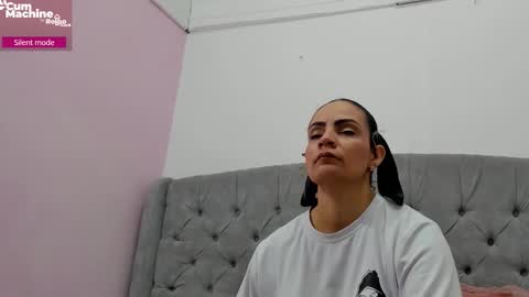 Snapshot of valesskahall chatting on 12-05-25, 12:14 Valesskahall online show from 12-05-25, 12:14