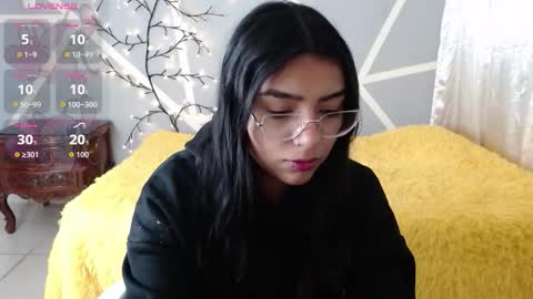 Snapshot of valkydoll chatting on 12-04-25, 11:30 valkydoll online show from 12-04-25, 11:30