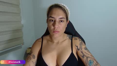 Snapshot of valkyriarose chatting on 10-11-25, 12:21 Isis online show from 10-11-25, 12:21