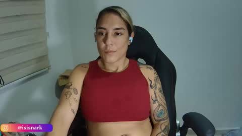 Snapshot of valkyriarose chatting on 10-15-25, 11:38 Isis online show from 10-15-25, 11:38