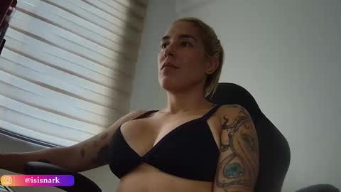 Snapshot of valkyriarose chatting on 10-26-25, 04:02 Isis online show from 10-26-25, 04:02