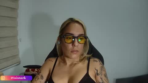 Snapshot of valkyriarose chatting on 11-10-25, 11:37 Isis online show from 11-10-25, 11:37