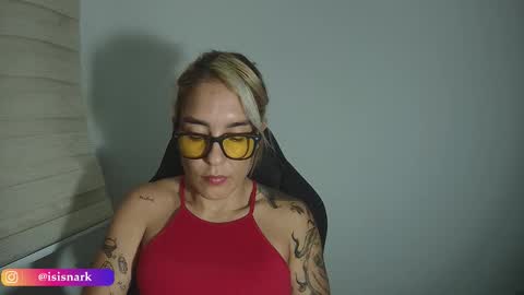 Snapshot of valkyriarose chatting on 11-20-25, 10:53 Isis online show from 11-20-25, 10:53