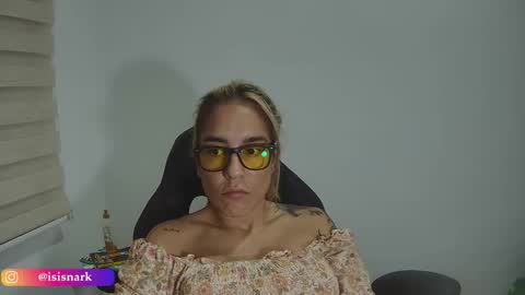 Snapshot of valkyriarose chatting on 11-23-25, 01:49 Isis online show from 11-23-25, 01:49