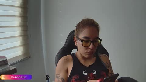 Snapshot of valkyriarose chatting on 12-03-25, 12:25 Isis online show from 12-03-25, 12:25