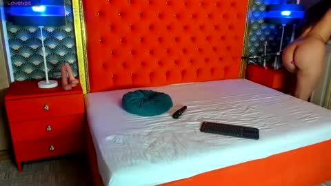 Snapshot of valleriejonnes chatting on 11-14-25, 05:06 Valerie Val V online show from 11-14-25, 05:06