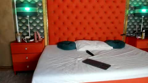 Snapshot of valleriejonnes chatting on 11-29-25, 04:10 Valerie Val V online show from 11-29-25, 04:10