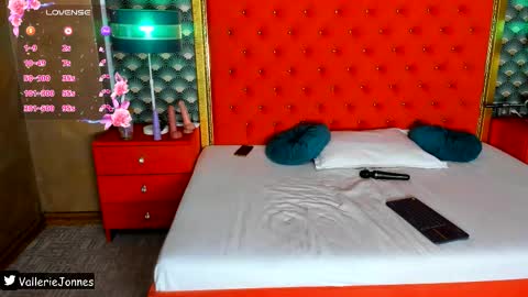 Snapshot of valleriejonnes chatting on 01-13-26, 10:37 Valerie Val V online show from 01-13-26, 10:37