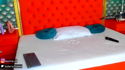 Snapshot of valleriejonnes chatting on 02-22-26, 12:34 Valerie Val V online show from 02-22-26, 12:34