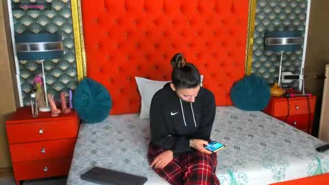 Snapshot of valleriejonnes chatting on 05-28-26, 02:25 Valerie Val V online show from 05-28-26, 02:25