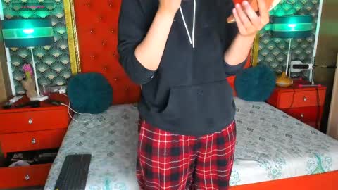 Snapshot of valleriejonnes chatting on 05-29-26, 12:58 Valerie Val V online show from 05-29-26, 12:58