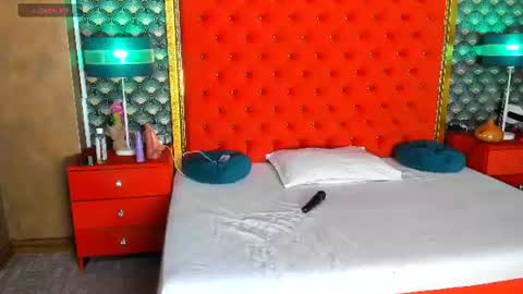 Snapshot of valleriejonnes chatting on 06-11-26, 08:45 Valerie Val V online show from 06-11-26, 08:45