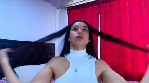 Snapshot of vallery_evanss chatting on 10-23-25, 09:35 Taty independent account online show from 10-23-25, 09:35