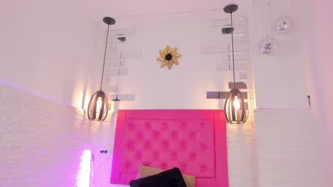 Snapshot of valloletsamar chatting on 01-15-25, 11:21 Vallolet Peach online show from 01-15-25, 11:21