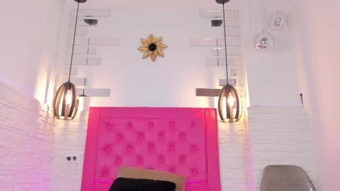 Snapshot of valloletsamar chatting on 01-17-25, 02:18 Vallolet Peach online show from 01-17-25, 02:18