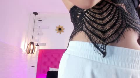 Snapshot of valloletsamar chatting on 02-28-25, 11:36 Vallolet Peach online show from 02-28-25, 11:36