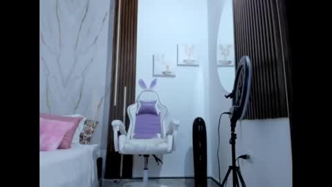 Snapshot of valloletsamar chatting on 09-13-25, 11:21 Vallolet Peach online show from 09-13-25, 11:21