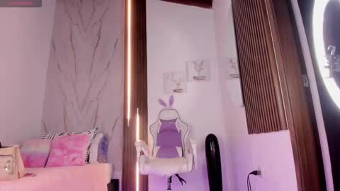 Snapshot of valloletsamar chatting on 11-04-25, 11:42 Vallolet Peach online show from 11-04-25, 11:42